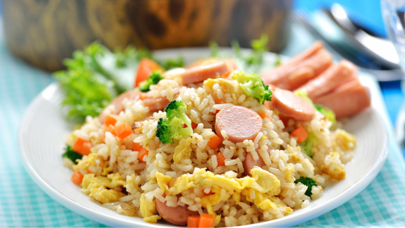 Arroz de pollo y butifarra: receta de cazuela fácil