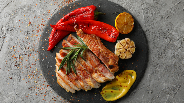 Secreto de cerdo con pimientos asados: receta fácil y jugosa