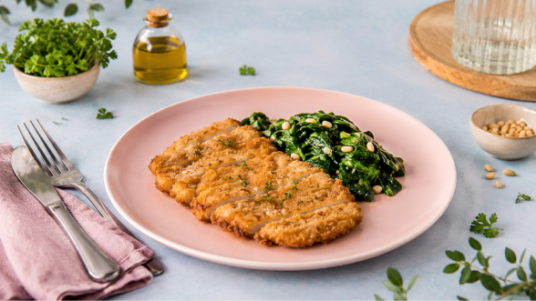Escalope de redondo de ternera crujiente con espinacas