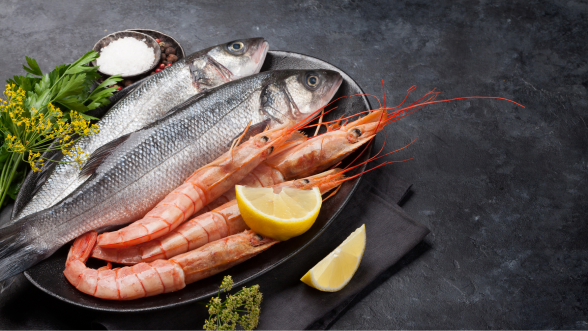 Lubina con salsa de gambas rojas: receta elegante para celebrar