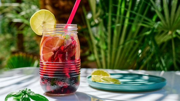 Limonada con stevia e hibisco: bebida casera refrescante