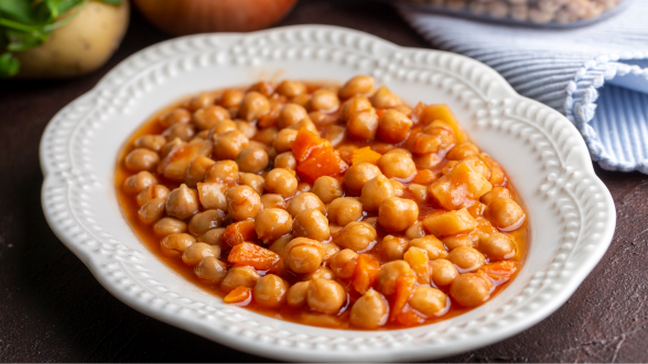 Guiso de garbanzos con ceps: receta casera, fácil y llena de sabor